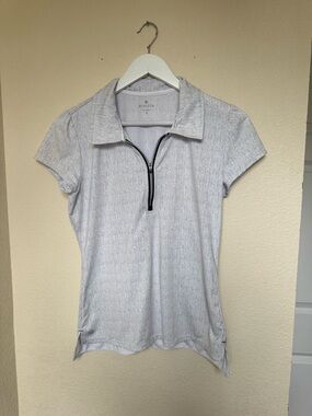 Athleta Light Gray Short Sleeve Zip Polo with Subtle Chevron Print